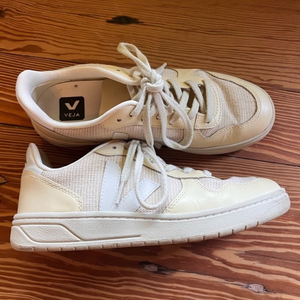 Veja V-10 J-Mesh Jute White
Sneakers - Size 8 - Picture 4 of 5